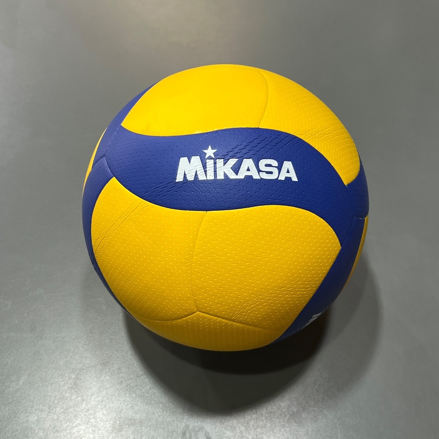 توپ والیبال میکاسا Mikasa v200 درجه 2